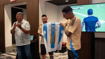 Cómo fue el emotivo homenaje de sus compañeros a Di María por su último partido