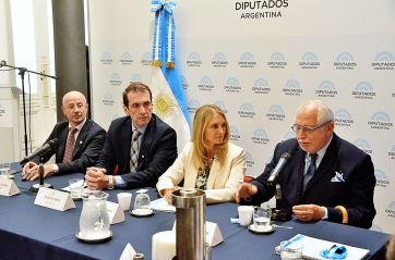 Con un panel de expertos, el Congreso debatió sobre energía nuclear