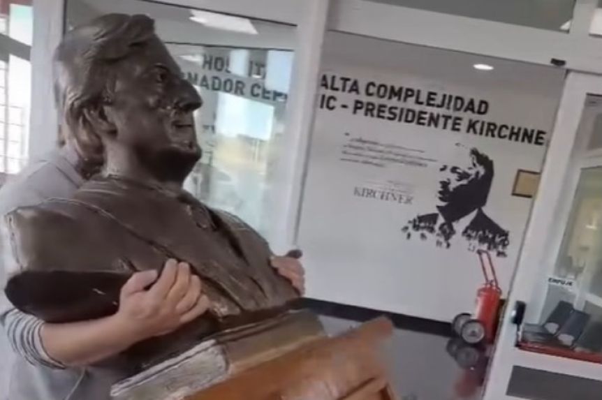 Polémica: retiraron el busto de Néstor de un hospital de El Calafate