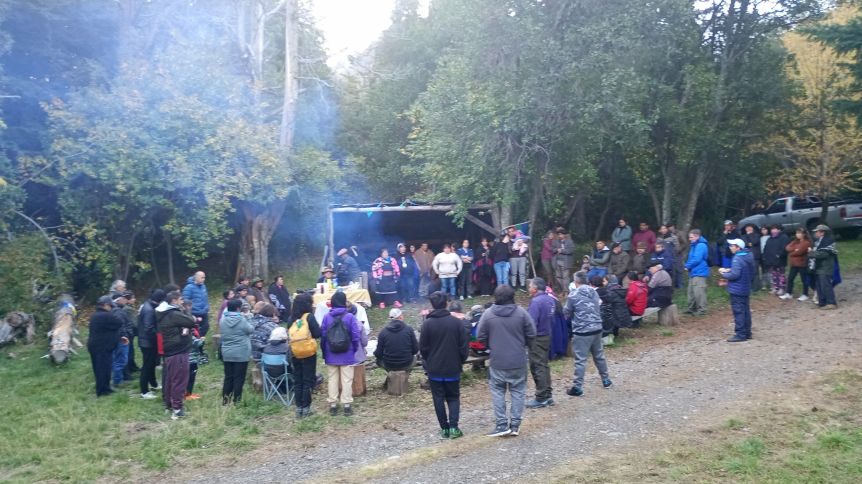 Tensión en Villa La Angostura: comunidades mapuches resisten un desalojo ordenado por la Justicia