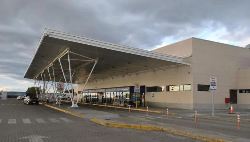 El aeropuerto de Río Gallegos cerrará por cuatro meses y desató la furia de Grasso