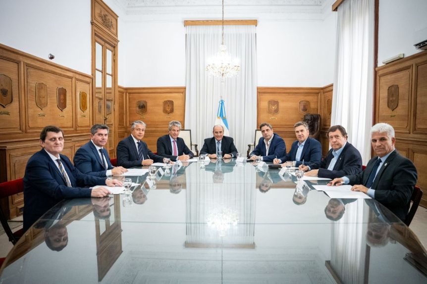Dos mandatarios sureños adhirieron al plan “dólares bajo el colchón” de Nación