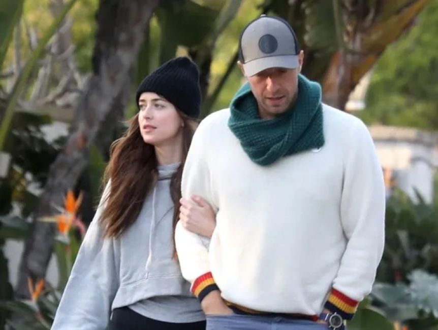 Chris Martin y Dakota Johnson le habrían puesto un punto final a su relación