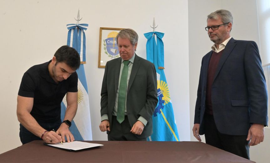 Movimiento de fichas: Torres le tomó juramento al flamante presidente del ISSyS