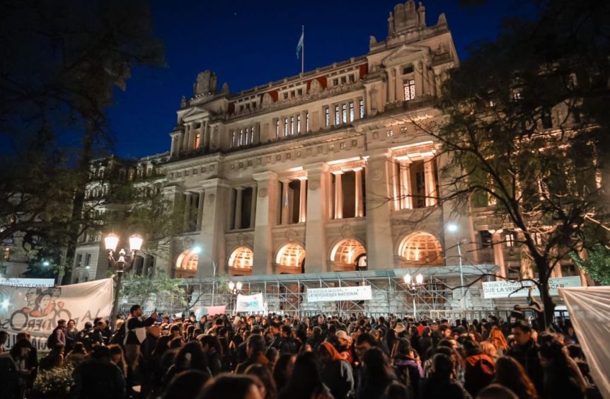 Siguen los apoyos a Cristina: acampe frente a la Corte, vigilia y visitas notables