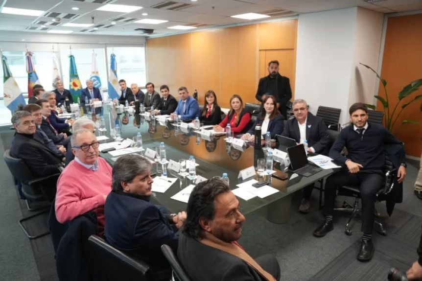 En búsqueda de respuestas de Nación, gobernadores disertaron en el CFI
