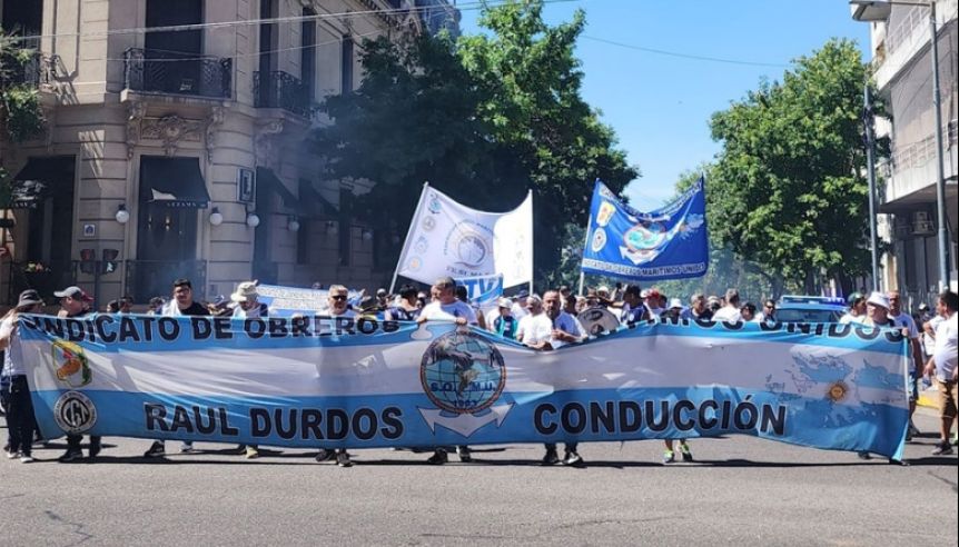 Más de un centenar de pesqueros de Puerto Madryn se movilizaron en Buenos Aires
