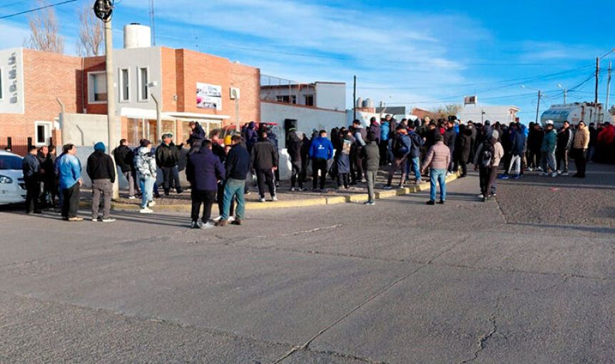 El SOMU de Puerto Madryn presentó un petitorio a Torres y ratificó el rechazo a la baja salarial en plena crisis del langostino
