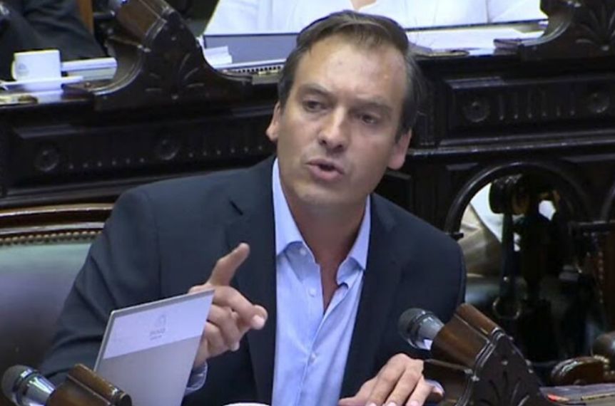 Soria quiere derogar los decretos de Milei que desregularon el Estado