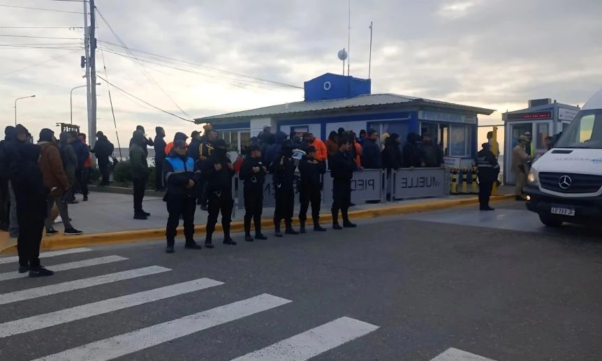 Marineros y SOMU tensionan en Madryn por el inicio de la temporada de langostino