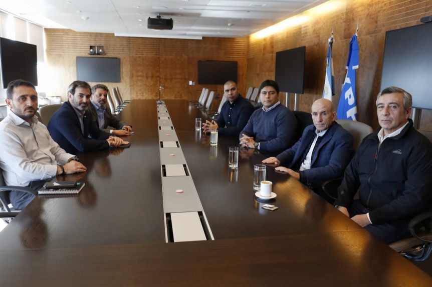 Vidal anunció fechas claves para la reactivación petrolera en Santa Cruz