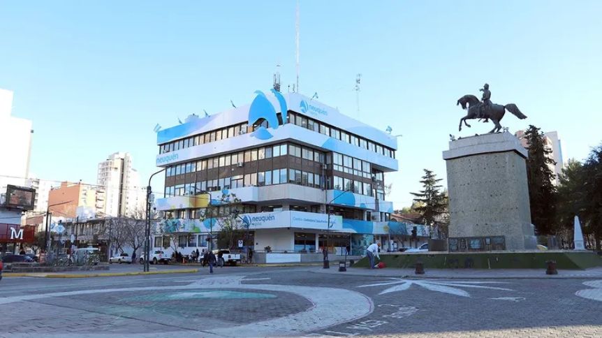 La municipalidad de Neuquén tira la casa por la ventana por el aniversario