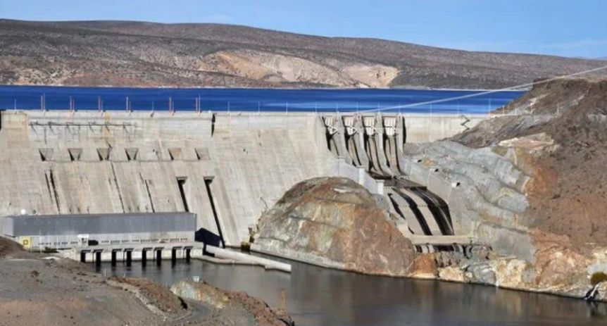 Avanza la privatización de cinco represas hidroeléctricas de Neuquén y Río Negro