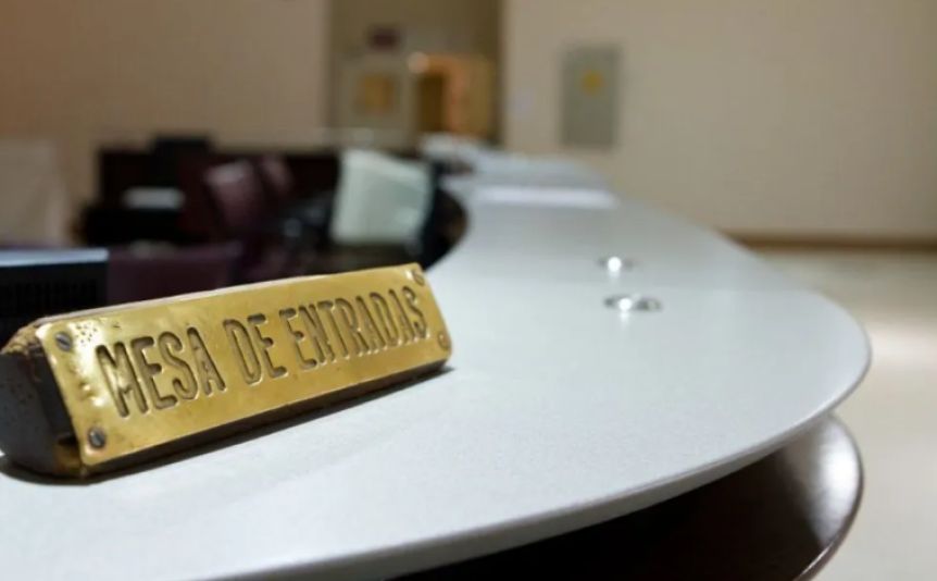 Acuerdo salarial en la Legislatura: subas trimestrales y dos bonos para 2026