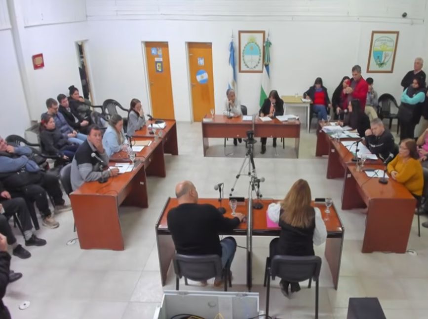 El Concejo de Allen suspendió a Román hasta que la Justica defina su situación