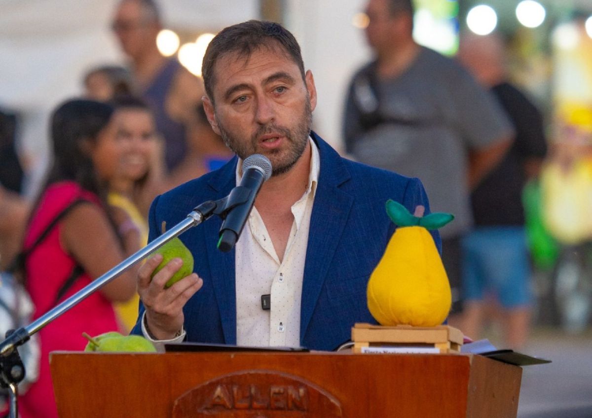 Allen: Román reclama que funcionarios respondan por el costo de su suspensión