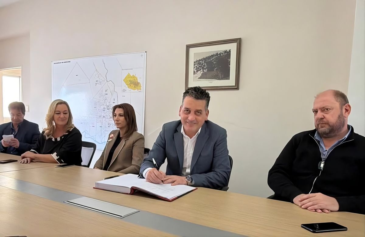 Álamo asumió al frente del MPN y ya enfrenta la discusión por el futuro del partido