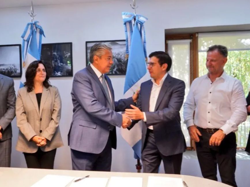Figueroa convirtió en “no reintegrables” aportes por más de $68 mil millones