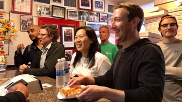 Finalmente Mark Zuckerberg se graduó en Harvard