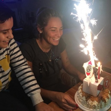 Rocío Oliva cumplió 27 años y .. ¿palito para Maradona?