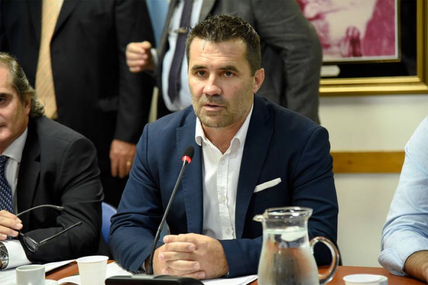 Martínez insiste con la Ley de Hidrocarburos