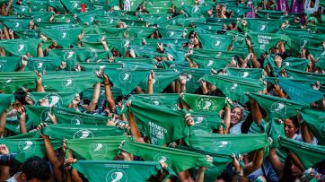 Masivo pañuelazo por la legalización del aborto