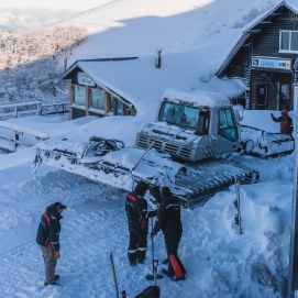 Los centros de esquí abrieron llenos de nieve y sol para residentes locales