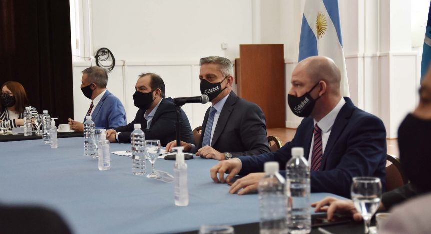 Arcioni afina el lápiz y exige un reordenamiento financiero en organismos provinciales