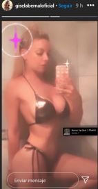 Gisela Bernal en diminuta bikini dorada