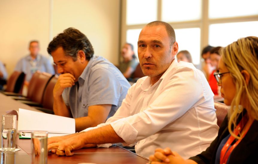 Desde Todos cruzaron a Sánchez por su pedido de