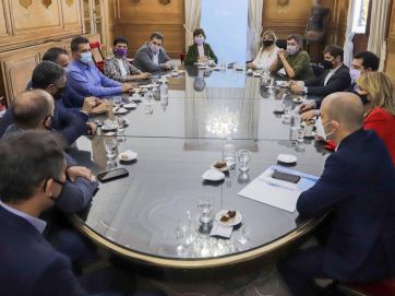 Cumbre entre oficialismo y oposición: fondos para obras y ¿postergación de las elecciones?
