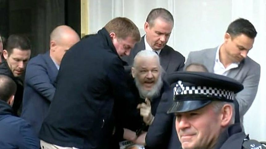 Funcionarios y personalidades piden por la libertad de Julian Assange