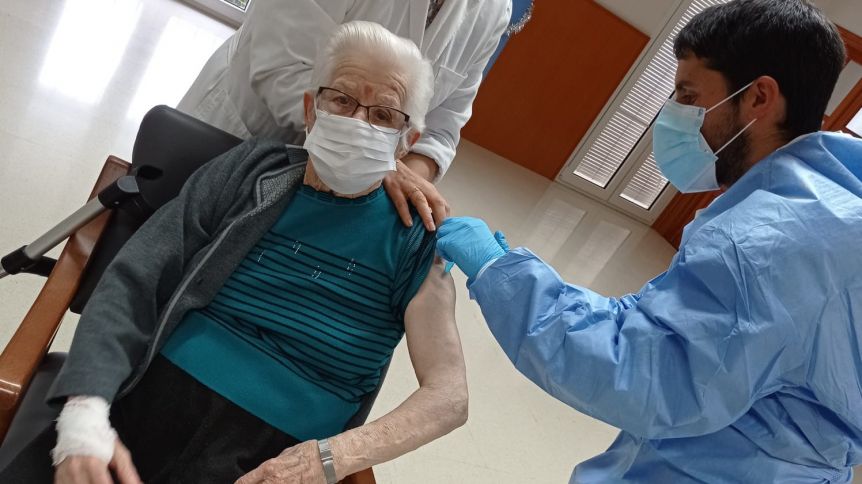 Cuándo finalizarían la vacunación a la población de riesgo