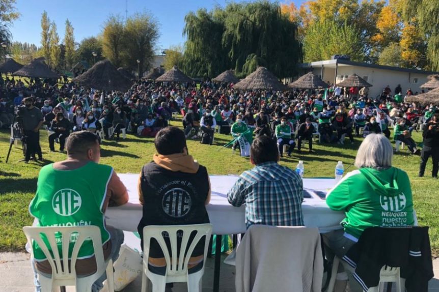 Con el rechazo de sectores autoconvocados, ATE acordó un aumento con el Gobierno