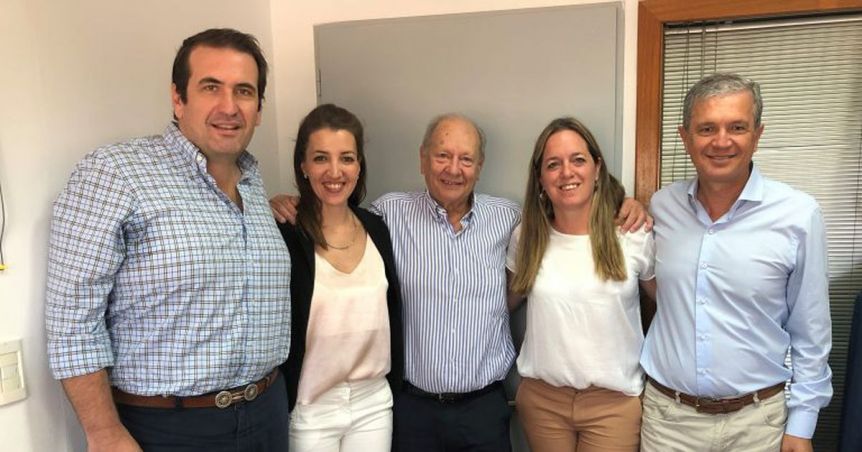 Precandidato radical emuló a Macri y Vidal y sacó su propio libro