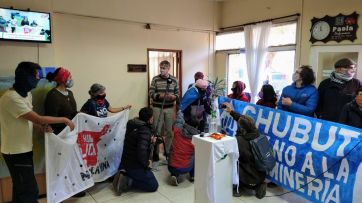Feroz rechazo a la minería: tomaron las municipalidades de Esquel y Lago Puelo