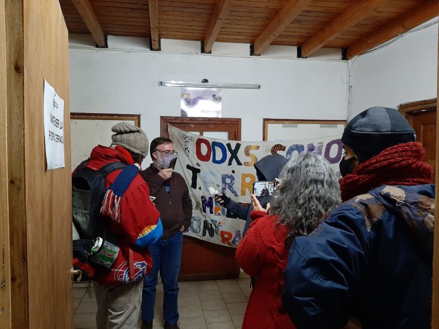 Feroz rechazo a la minería: tomaron las municipalidades de Esquel y Lago Puelo
