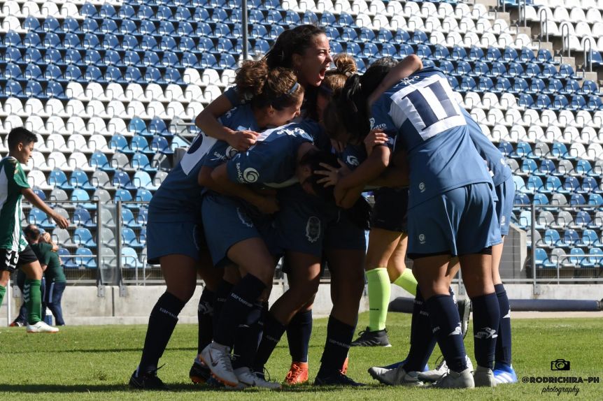 Jugadoras presentan demanda de acoso contra un entrenador