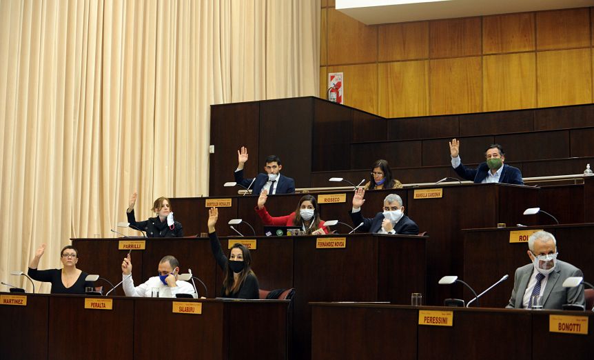 La oposición pide respuestas al Gobierno ante el colapso sanitario