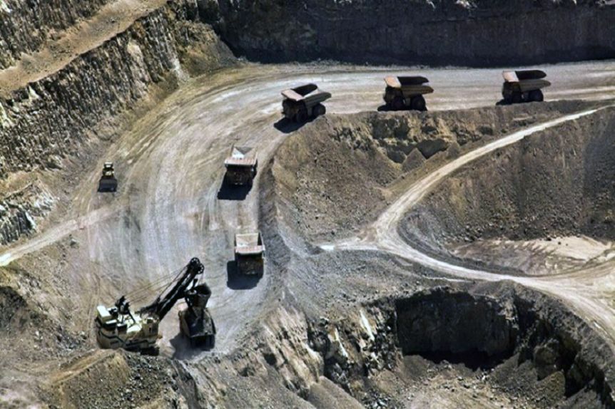 Arcioni apuró a los legisladores para que vuelvan a tratar la rezonificación minera