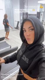 Floppy Tesouro de vacaciones con su novio por España