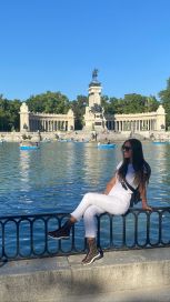 Floppy Tesouro de vacaciones con su novio por España