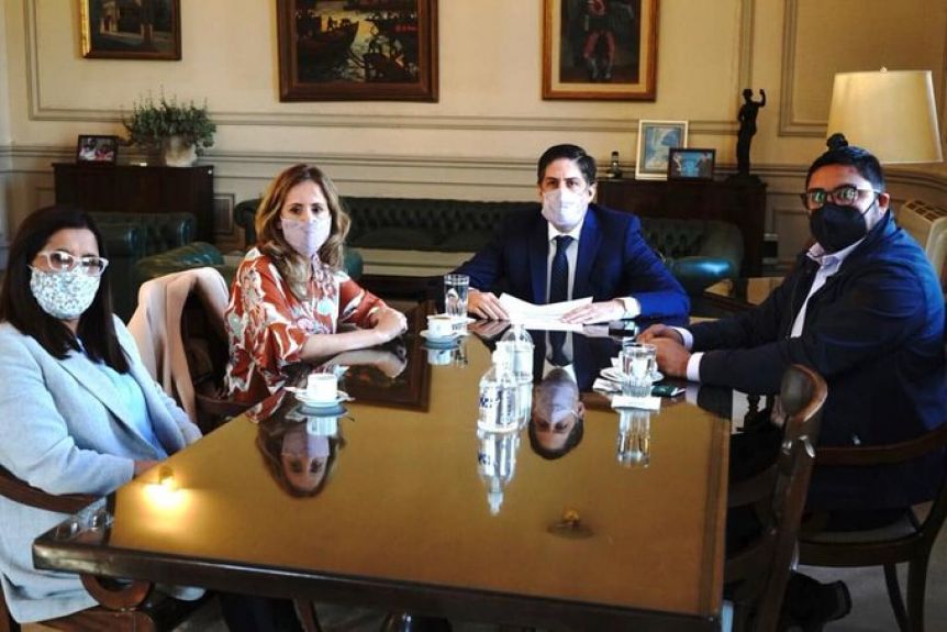 En campaña: referentes FdT se reunieron con Trotta y volvieron con promesas de fondos para escuelas