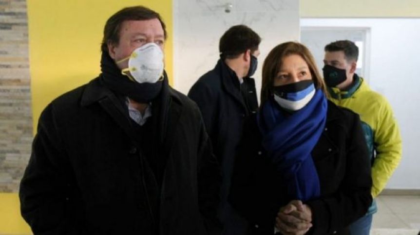 Juntos apuntó contra los partidos nacionales y confía en el