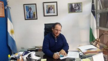 Escándalo en Lamarque: filman al intendente cambiando dinero por votos