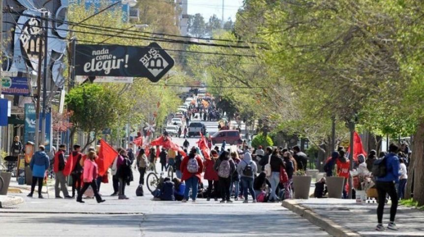 Organizaciones sociales buscan mejorar la oferta laboral del Gobierno