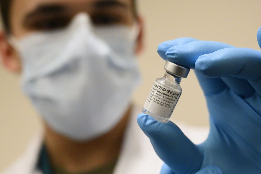 Mató a su hermano farmacéutico por vender vacunas contra el Covid 19