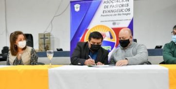 Arabela respondió críticas y explicó por qué se entregará viviendas a Pastores