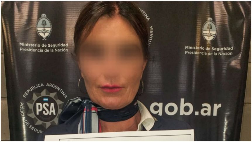 Azafata fue detenida cuando quería salir del país con lingotes de oro y joyas