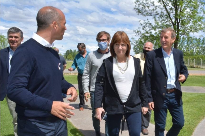 Piden revisar la licencia de conducir de Patricia Bullrich por manejar un camión en Cipolletti